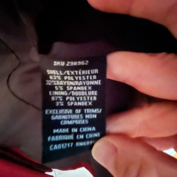 Le Chateau burgundy one button blazer, fully lined, size Large - Picture 4 of 6